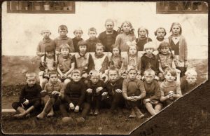 Rø skole ca 1928. Anna Margrethe nr. 2 i øverste række